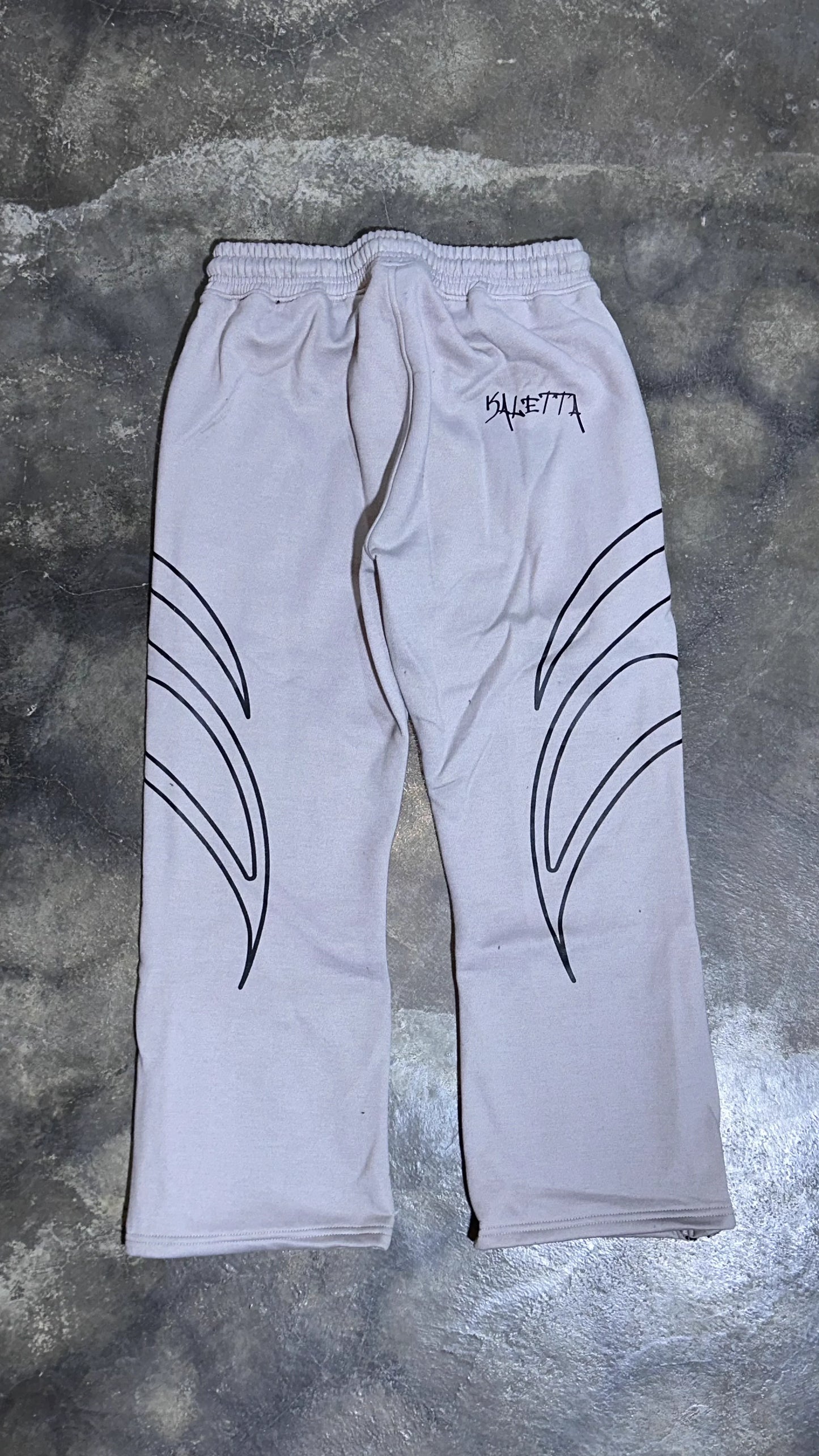 Buzo Flared Pigeon Leaf Cement — Streetwear