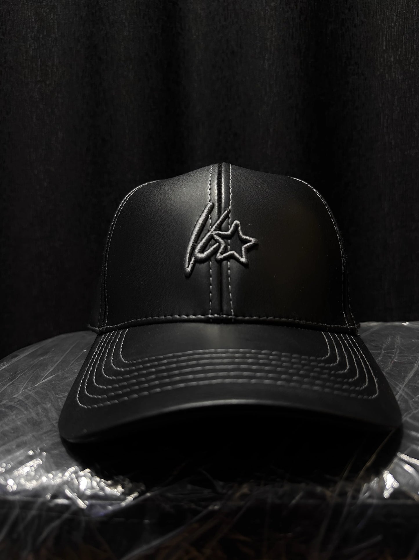 Gorro de Cuero Dawn Star — Streetwear