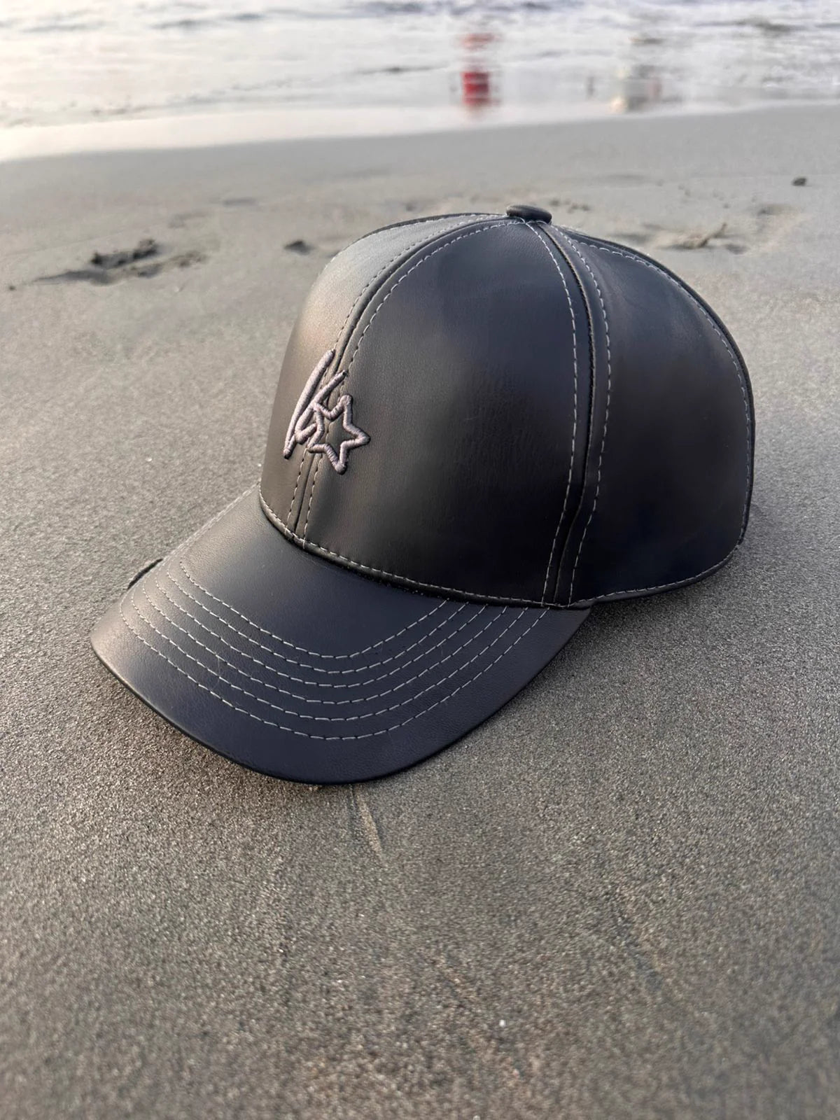 Gorro de Cuero Dawn Star — Streetwear